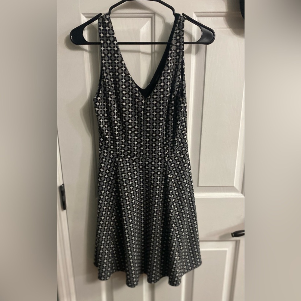 Forever 21 Monochrome Circle Pattern Midi Dress